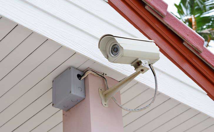 家の外からしっかり防犯対策を 屋外に設置する防犯カメラの選び方 中央防犯センター